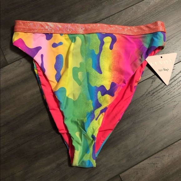 Dippin Daisy’s Festival Bikini Revibe collection - Picture 3 of 6